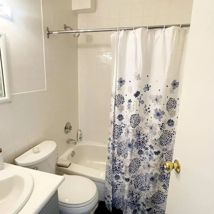 Cozy Studio Apartment Toronto Canada
