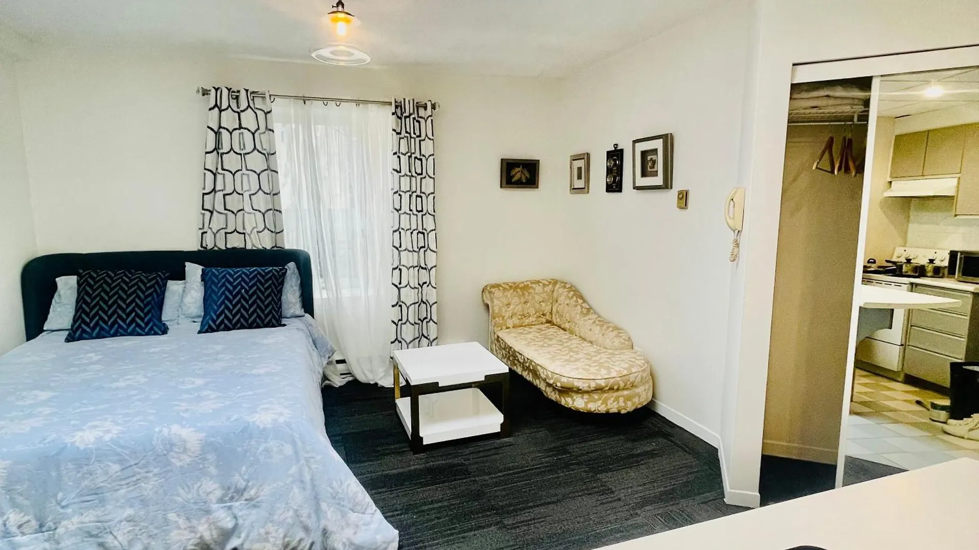 Cozy Studio Apartment Toronto Canada